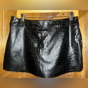 Forever 21 Black Croc-Textured Skort size Medium